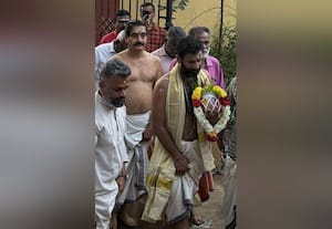 சபரிமலை மேல்சாந்தி தர்மசாஸ்தா கோயிலுக்கு வருகை