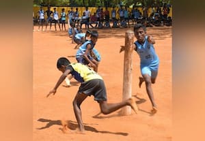 குடியரசு தின விளையாட்டு போட்டி: உற்சாகமாக பங்கேற்ற மாணவர்கள்