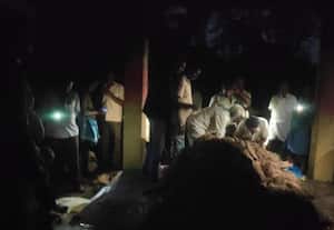 மின்விளக்கு வசதி இல்லாத கருங்குட்டை சுடுகாடு