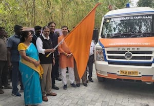 நடமாடும் மருத்துவ சேவை: கவர்னர் துவக்கி வைப்பு