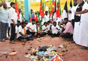 நகராட்சி முன் குப்பை கொட்டி போராட்டம் அலுவலகம் மீது கல்வீச்சு: போலீசில் புகார்