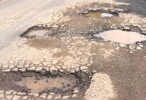 சேதமடைந்த சாலையை சீரமைக்க வேண்டுகோள்