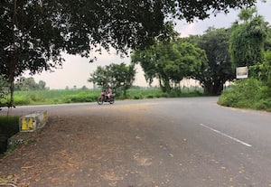 எச்சரிக்கை பலகை இல்லாததால் போந்துாரில் விபத்து அபாயம்