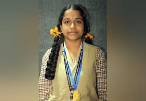 சாதித்த மாணவிகள் பெருமிதம்