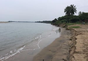 ஆலம்பரைக்குப்பம் முகத்துவாரத்தில் மண் அரிப்பு படகுகளை நிறுத்த முடியாமல் மீனவர்கள் தவிப்பு