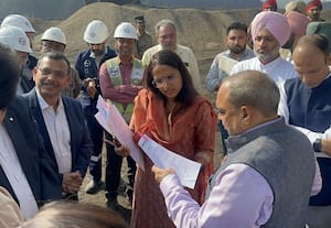 அண்டை மாநிலங்களில் வைக்கோல் எரிப்பு டில்லியில் அதிகரிக்கும் காற்று மாசுபாடு