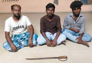 போலீசாரை ஆயுதங்களுடன் தாக்க முயன்ற 3 இளைஞர்கள் கைது