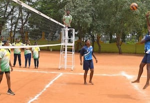 வாலிபால் மாணவிகள் அசத்தல்