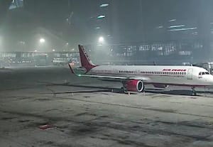 தொழில்நுட்பக்கோளாறு; 100க்கும் மேற்பட்ட விமான சேவை பாதிப்பு