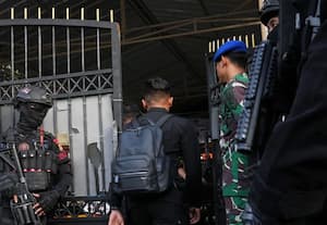 இந்தோனேசியாவில் அடுத்தடுத்து குண்டுவெடிப்பு: 20 மாணவர்கள் உள்பட 54 பேர் காயம்