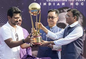  இந்திய ஹாக்கி நுாற்றாண்டு விழா * ஜூனியர் கோப்பையை பெற்றார் உதயநிதி