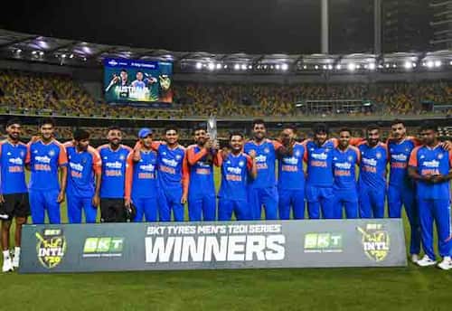 அபிஷேக் 'ஆயிரம்' அதிசயம்: கோப்பை வென்றது இந்தியா