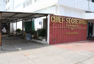 வாஸ்து பிரச்னையா... வழி பிரச்னையா... தலைமை செயலக முகப்பு வழி திடீர் மூடல்