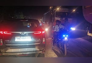 போலீசாரின் வாகன தணிக்கையால் அடிக்கடி போக்குவரத்து நெரிசல்