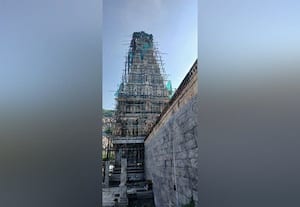 செஞ்சி கோட்டை வெங்கட்ரமணர் கோவில் ராஜகோபுரம் புதுப்பிக்கும் பணி தீவிரம்