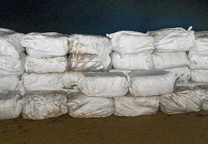 இலங்கையில் ரூ.6 லட்சம் பீடி இலைகள் பறிமுதல்: 3 பேர் கைது