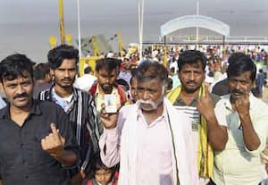 பீஹாரில் 2ம் கட்ட தேர்தல் ஓட்டுப்பதிவு தொடங்கியது; 1,302 வேட்பாளர்கள் போட்டி