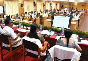 பதிவுத்துறை அலுவலர்கள் பணி சீராய்வு கூட்டம்