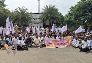 முற்றுகை போராட்டம் மாற்றுத்திறனாளிகள் கைது 