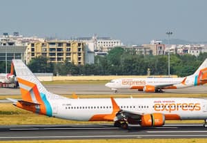 நடுவானில் விமானம் பறக்கும் போது வெடிகுண்டு மிரட்டல்: ஏர்இந்தியா எக்ஸ்பிரஸ் பயணிகள் அச்சம் 