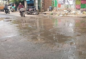 ﻿ தாமிரபரணி குழாய் உடைந்து வீணாகும் குடிநீர்----