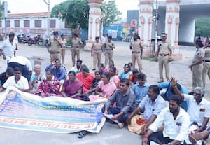 ﻿ வருவாய் கிராம ஊழியர்கள் மறியல்: 34 பேர் கைது