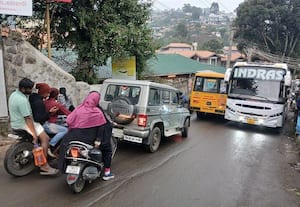 ﻿ 'கொடை' நாயுடுபுரத்தில் நீடிக்கும் நெரிசல்; வாகன ஓட்டிகள் அவதி