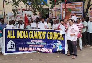 ﻿ ரயில்வே ஊழியர்கள் ஆர்ப்பாட்டம்