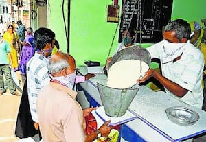 ﻿ முதியோருக்கு வீடு தேடி வருது இலவசமாக ரேஷன் பொருட்கள்: சட்டசபை தேர்தல் வருவதால் திடீர் பாசம்