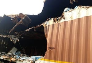 ﻿ மின் வடத்தில் உரசிய லாரி ரூ.5 லட்சம் 'டயப்பர்' தீக்கிரை