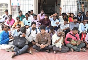 ﻿ சிறப்பு ஆள்சேர்ப்பு தேர்வு நடத்தக்கோரி மாற்றுத்திறனாளிகள் போராட்டம்