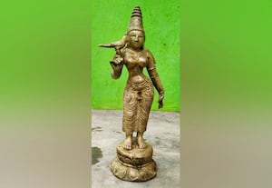 ﻿ தோண்டிய குழியில் கிடைத்த 1 அடி உயர ஐம்பொன் சிலை