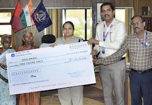 ﻿ அரசு ஊழியர் குடும்பத்திற்கு ரூ.1 கோடி இழப்பீடு வங்கியில் ஊதிய கணக்கு உள்ளதால் பயன்