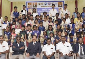 ﻿ கராத்தேயில் மாணவர்கள் சாதனை