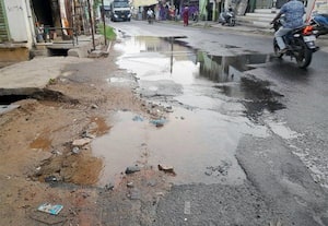 ﻿ குழாய் உடைந்து வீணாகும் குடிநீர்