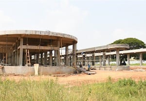 எம்.புதுாரில் புதிய பஸ் நிலைய பணிகள்...ஜரூர்;  கம்யூ., உள்ளிட்ட கூட்டணி கட்சிகள் 'கப்சிப்'