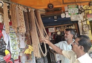 ﻿ அய்யப்பன் மாலை தயாரிப்போர் கவலை