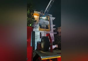 ﻿ தி.நகர் அடுக்குமாடி குடியிருப்பில் தீ விபத்து வீட்டில் சிக்கியோரை துணிச்சலாக மீட்ட வாலிபர்