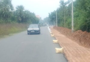 ﻿ கம்மாளம்பூண்டியில் சாலை விரிவாக்க பணி