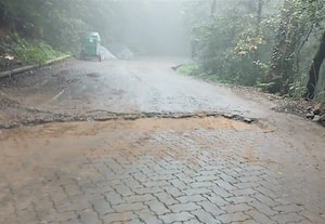 ﻿ இரண்டாம் முறையாக சாலை சீரமைப்பு பணி; சுற்றுலா மையங்களுக்கு வாகனங்கள் செல்ல தடை