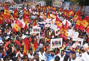 ﻿ த.வெ.க., ஆர்ப்பாட்டத்தில் திரண்ட மகளிர்: அதிர்ச்சியில் ஆளுங்கட்சி