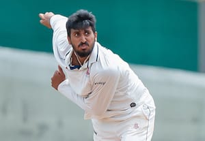 மூன்று விக்கெட் சாய்த்தார் வித்யூத் * ரஞ்சி கோப்பை போட்டியில்