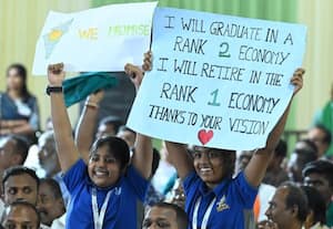 ﻿ விவசாயிகளை சந்தித்து பேசி உத்வேகம் தந்த பிரதமர் மோடி