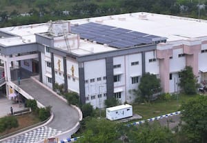 அரசு மருத்துவக்கல்லுாரியில் சோலார் பேனல்கள் ﻿ பயன்பாட்டுக்கு கொண்டு வருவதில் பொதுப்பணித்துறை அலட்சியம்