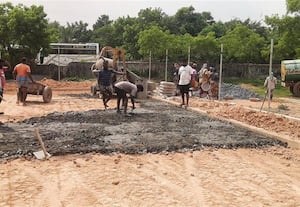 ﻿ அரசு பள்ளியில் விளையாட்டு திடல் புனரமைப்பு தீவிரம்