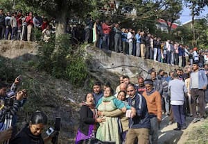 விமான விபத்தில் இறந்த கமாண்டருக்கு ஆயிரக்கணக்கானோர் அஞ்சலி