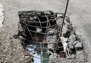 ﻿ கட்டப்பட்ட மூன்றே ஆண்டில் சேதமடைந்த வடிகால்வாய்