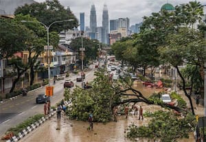 ﻿ வெள்ளம், நிலச்சரிவுக்கு இதுவரை 160 பேர் பலி;  வியட்நாம், தாய்லாந்து, மலேஷியாவை புரட்டி போட்ட கனமழை