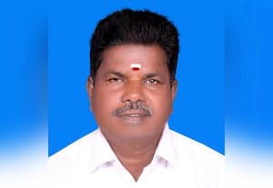 ﻿ அலட்சியத்தால் அவதி ரோடுகளில் தேங்கும் மழை நீரால் விபத்துக்கள் கழிவு நீரும் கலப்பதால் பெரும் சுகாதாரக் கேடு