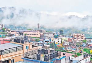 ﻿ திண்டுக்கல் மாவட்டத்தில் தொடரும் மழை இடிந்து விழுந்த வீடு;  நிறைந்தது வரதமாநதி